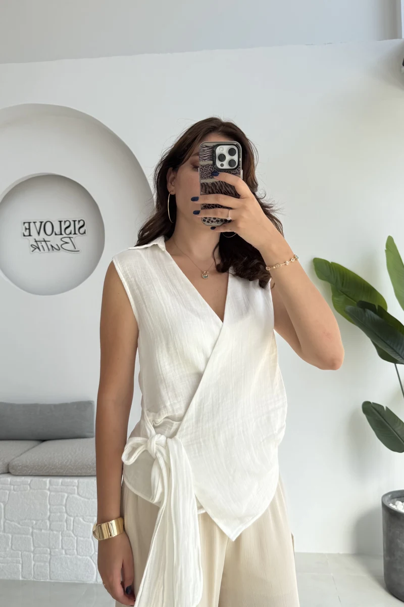 1036 - Rarity Polo Yaka Sıfır Kol Müslin Bluz - Kırık Beyaz