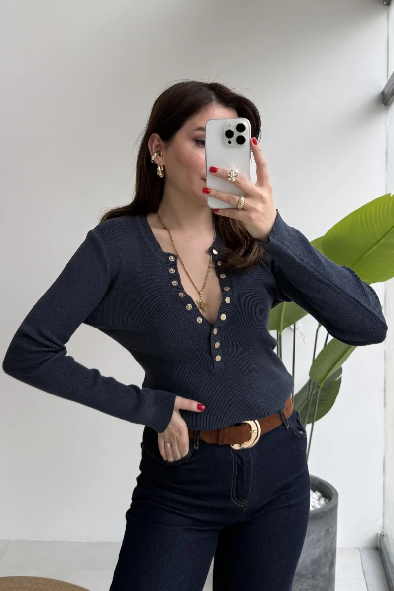 Lyssa V Yaka Çıtçıtlı Triko Kazak - Koyu İndigo