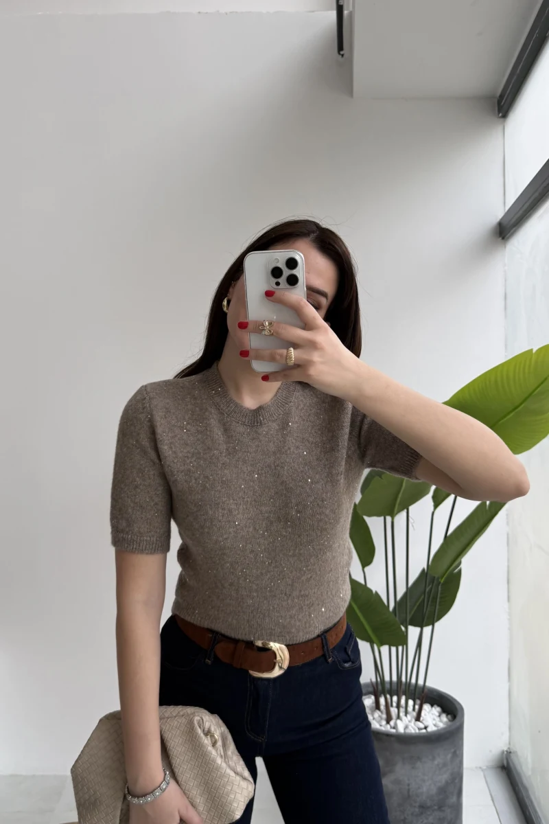 Yumoş Dokulu Pullu Simli Kısa Kol Triko Kazak - Vizon - Kod: 10703