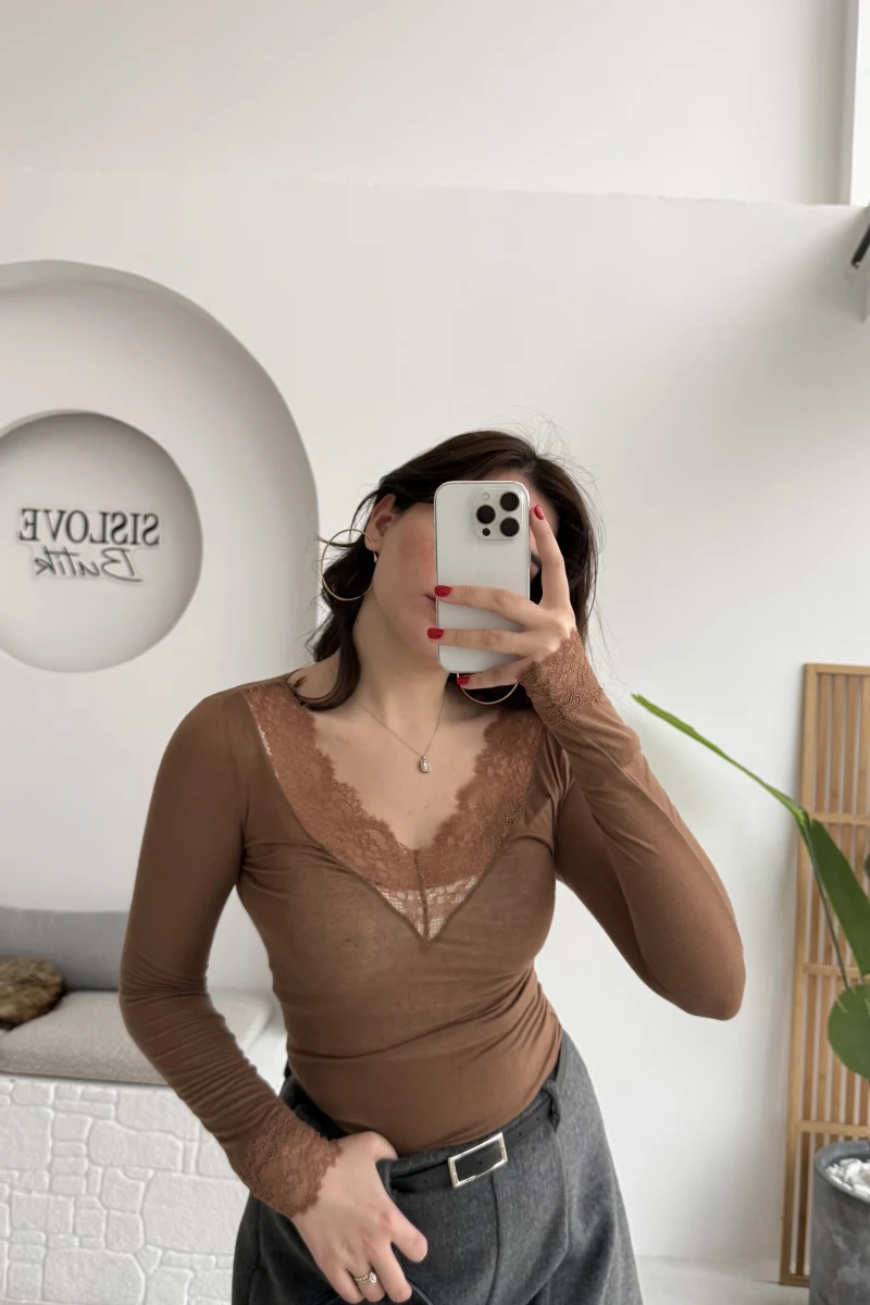 V Yaka Dantel Detay Kaşmir Bluz - Koyu Vizon - Kod: 32311