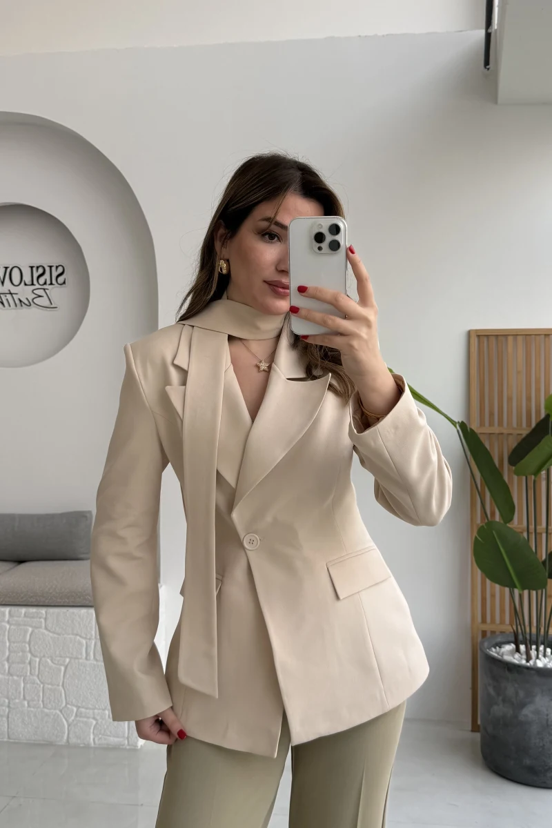 Lucy Fularlı Bele Oturan Blazer Ceket - Krem
