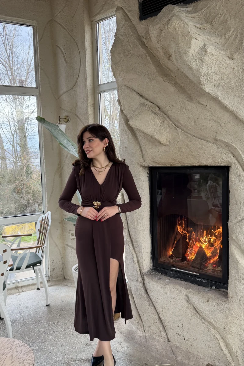 Pretty Aksesuar Detay Yırtmaçlı Elbise - Acı Kahve - Kod: 0909