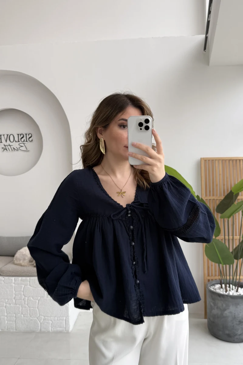Peri İnci Detay Lacivert Bluz