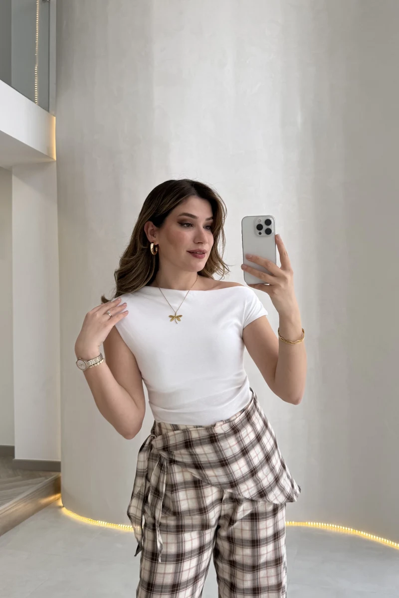 Dilvin Kayık Yaka Beli Büzgülü Bluz - Ekru - Kod: 32613