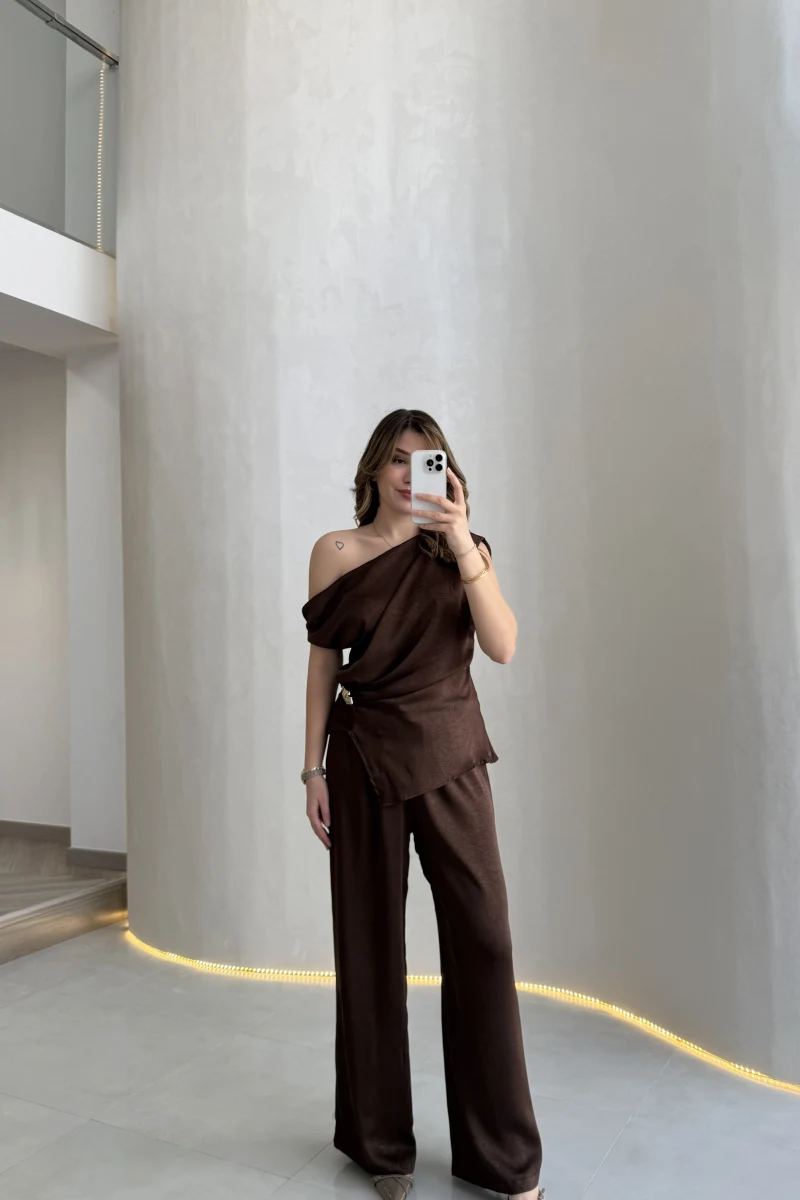 Destino Aksesuar Detay Sıfır Kol Saten Takım - Acı Kahve