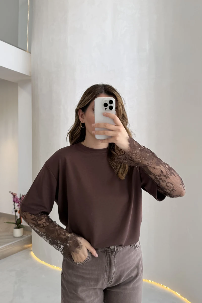 Oversize Bilek Detay Dantel Kol T-shirt - Acı Kahve