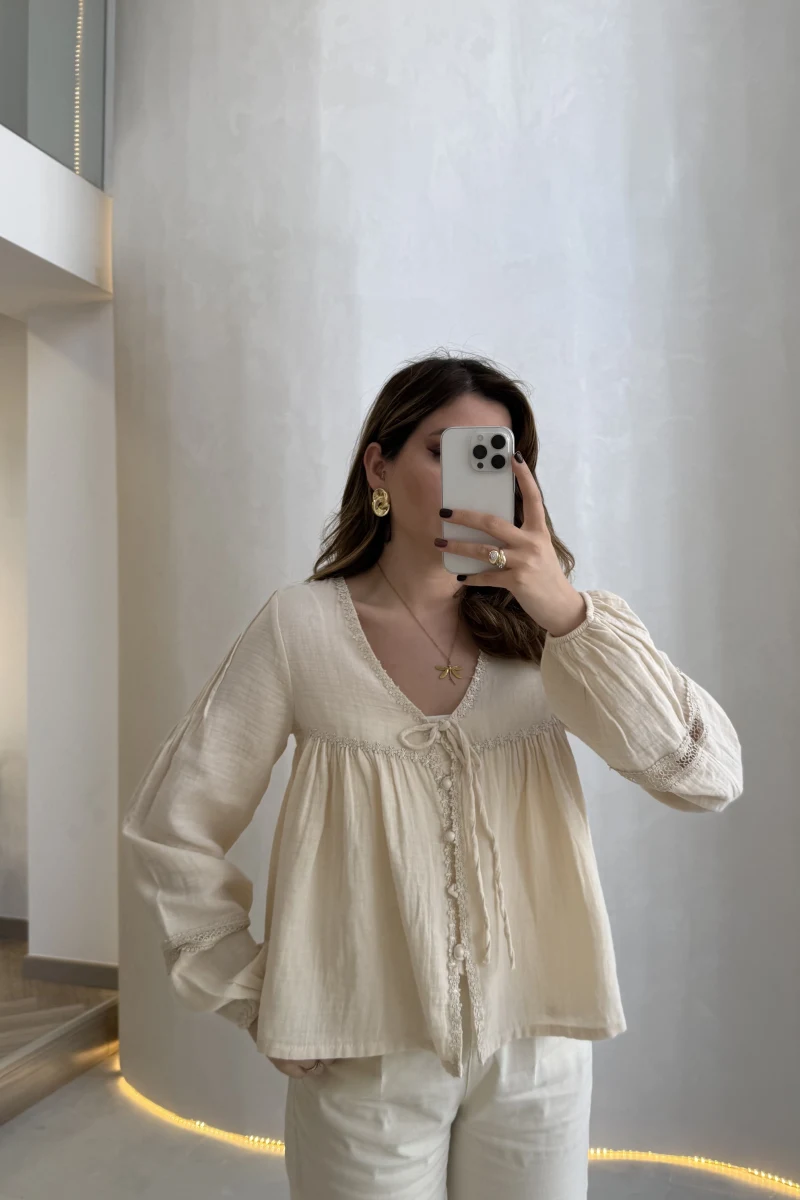 Peri İnci Detay Krem Bluz