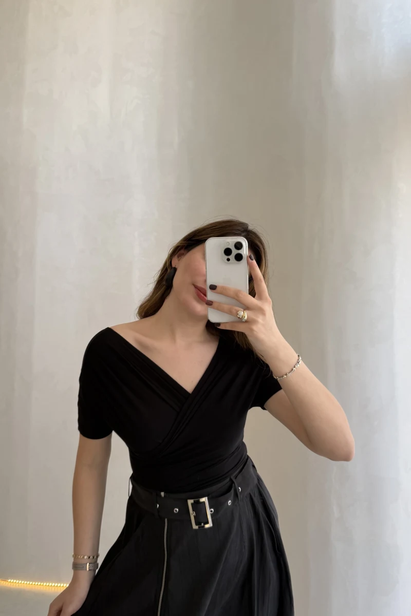 Dilvin Pile Detay Kayık Yaka Body - Siyah