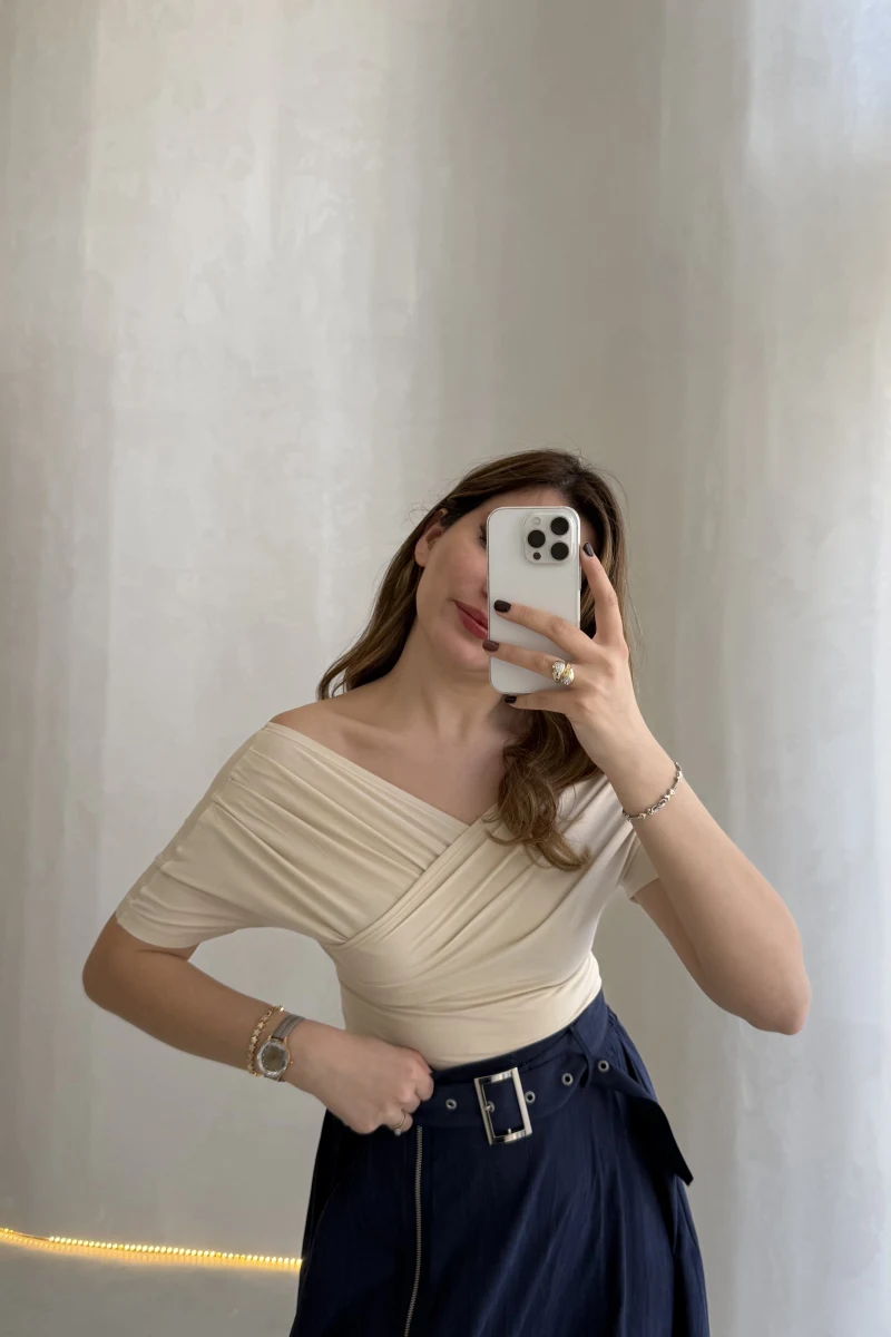 Dilvin Pile Detay Kayık Yaka Body - Bej