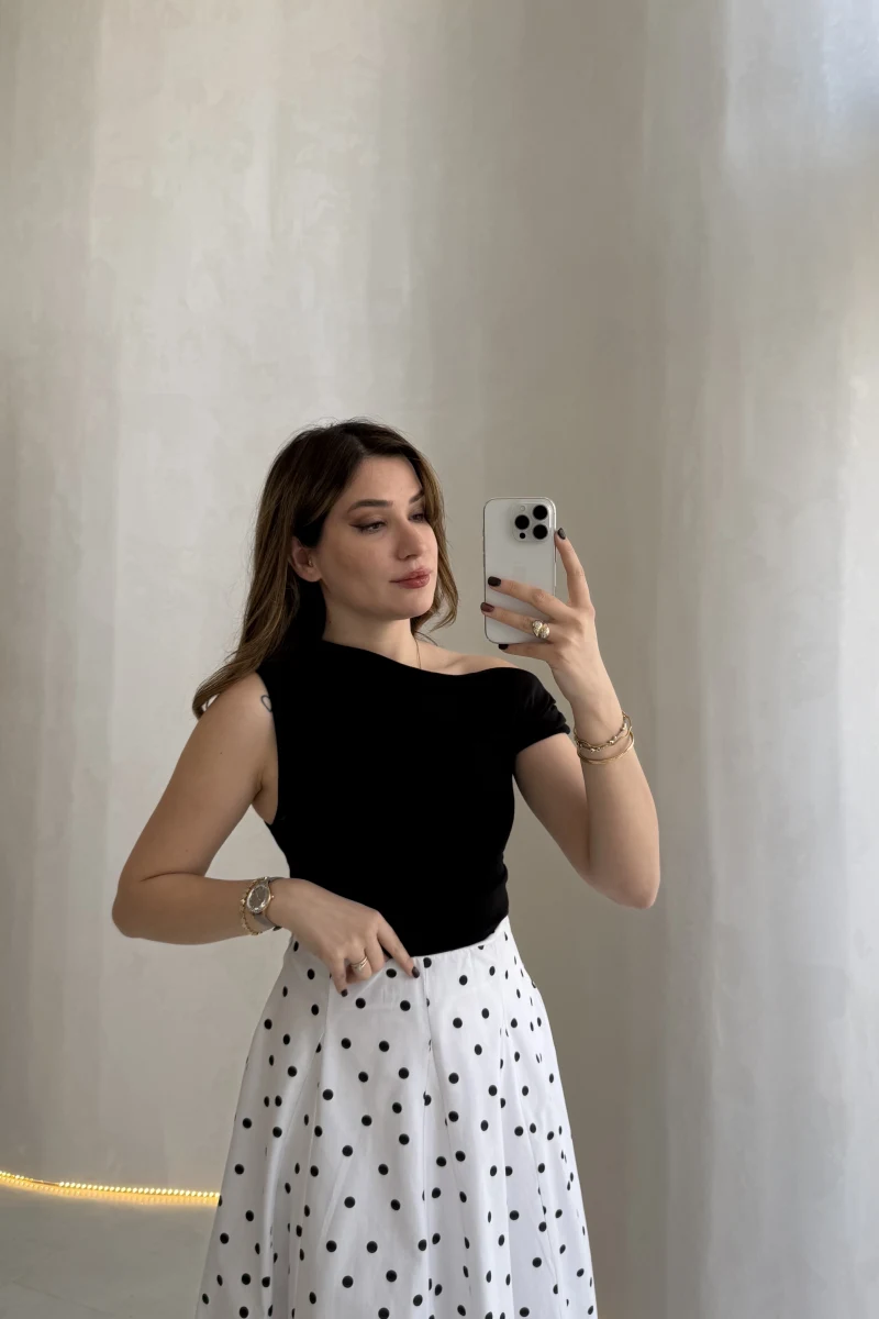 Dilvin Kayık Yaka Beli Büzgülü Bluz - Siyah - Kod: 32613