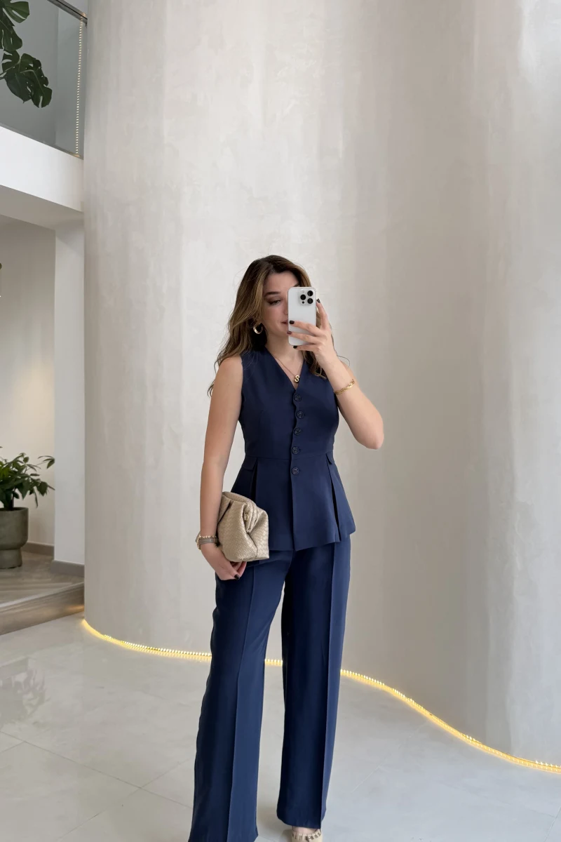Lumiere Bele Oturan Sıfır Kol Düğmeli Takım - Lacivert - Kod: 9041
