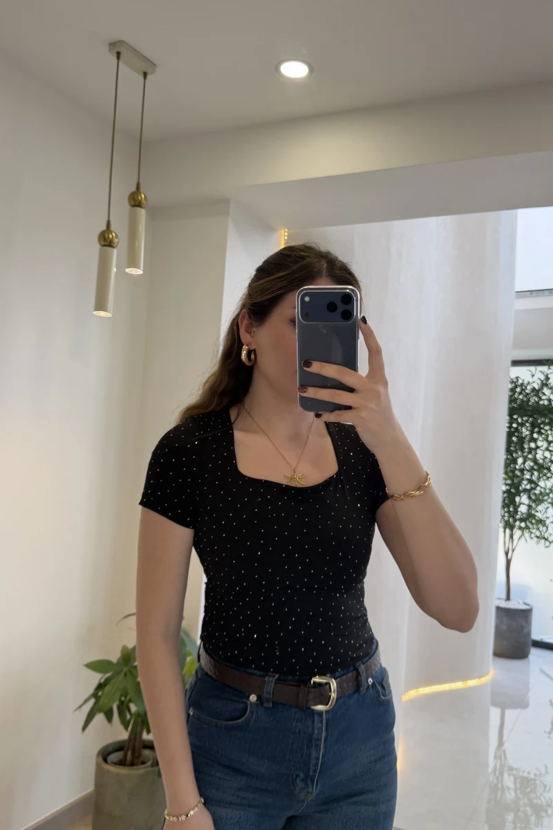 İskelet Yaka Yarım Kol Taşlı Bluz - Siyah - Kod: 1598