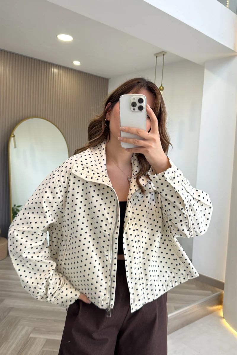 Seville Dik Yaka Puantiye Desenli Bambır Kısa Ekru Ceket