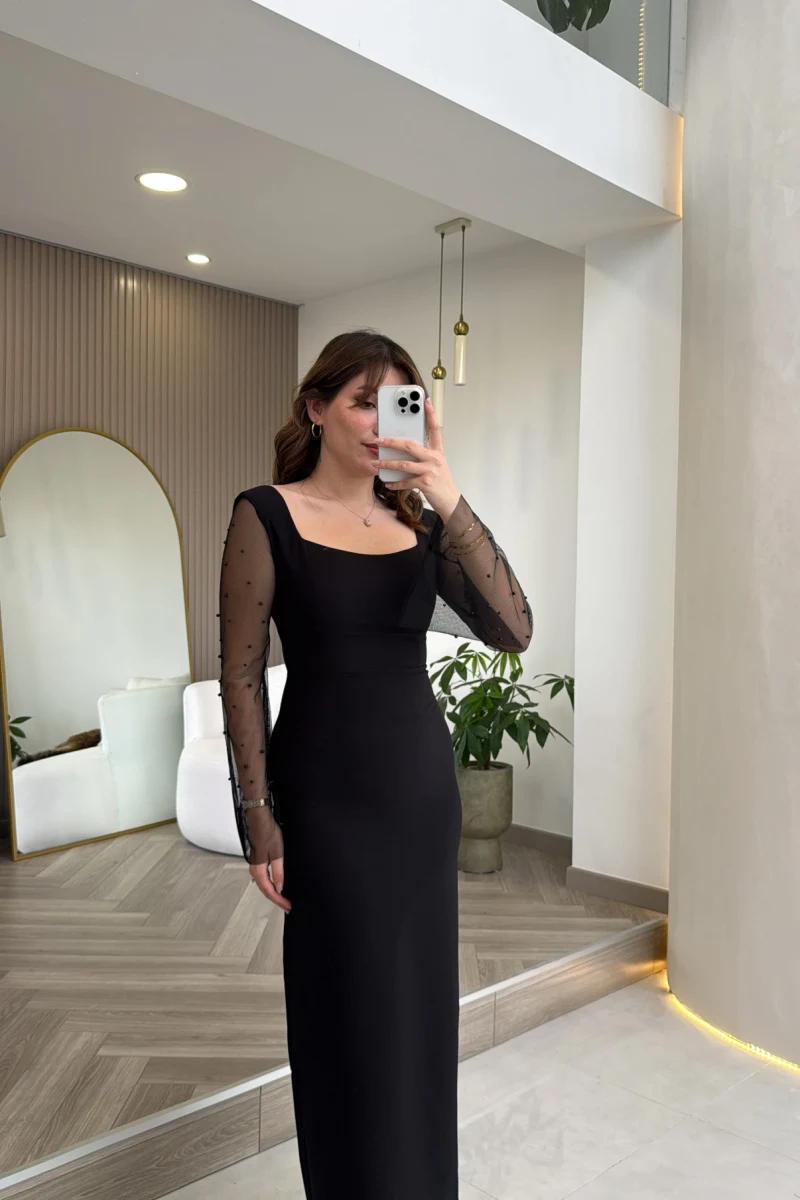 Kare Yaka İnci Detay Yırtmaçlı Elbise - Siyah