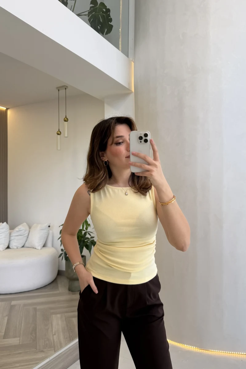 Dilvin Sıfır Kol Beli Büzgü Detaylı Kayık Yaka Body - Sarı - Kod: 31589