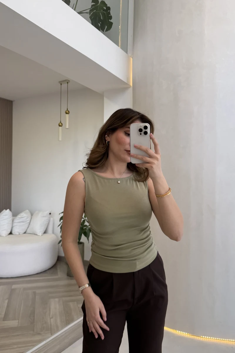 Dilvin Sıfır Kol Beli Büzgü Detaylı Kayık Yaka Body - Çağla - Kod: 31589