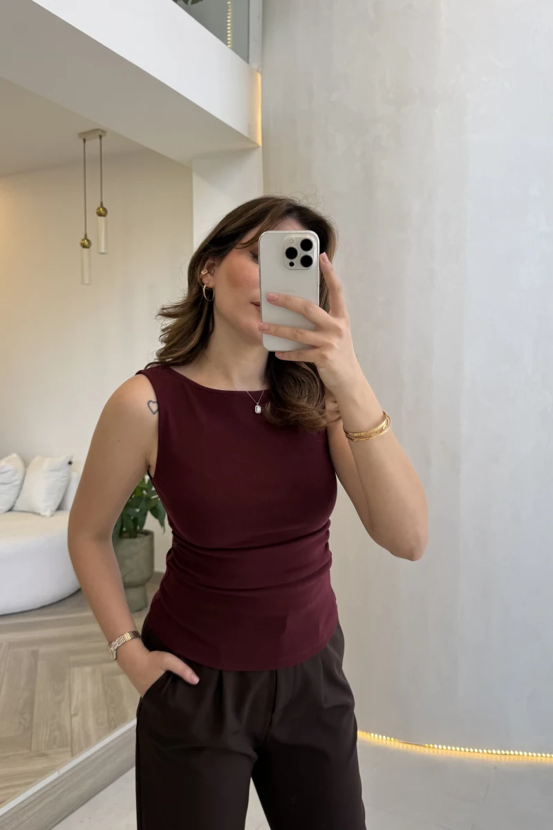 Dilvin Sıfır Kol Beli Büzgü Detaylı Kayık Yaka Body - Bordo - Kod: 31589