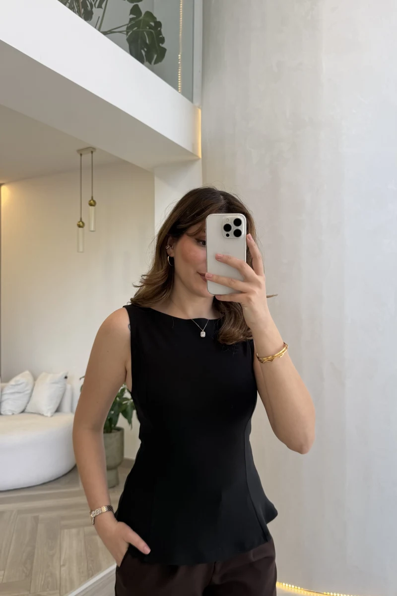 Dilvin Bele Oturan Sıfır Kol Volanlı Body - Siyah - Kod: 21001