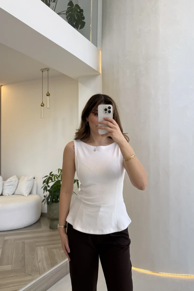 Dilvin Bele Oturan Sıfır Kol Volanlı Body - Beyaz - Kod: 21001