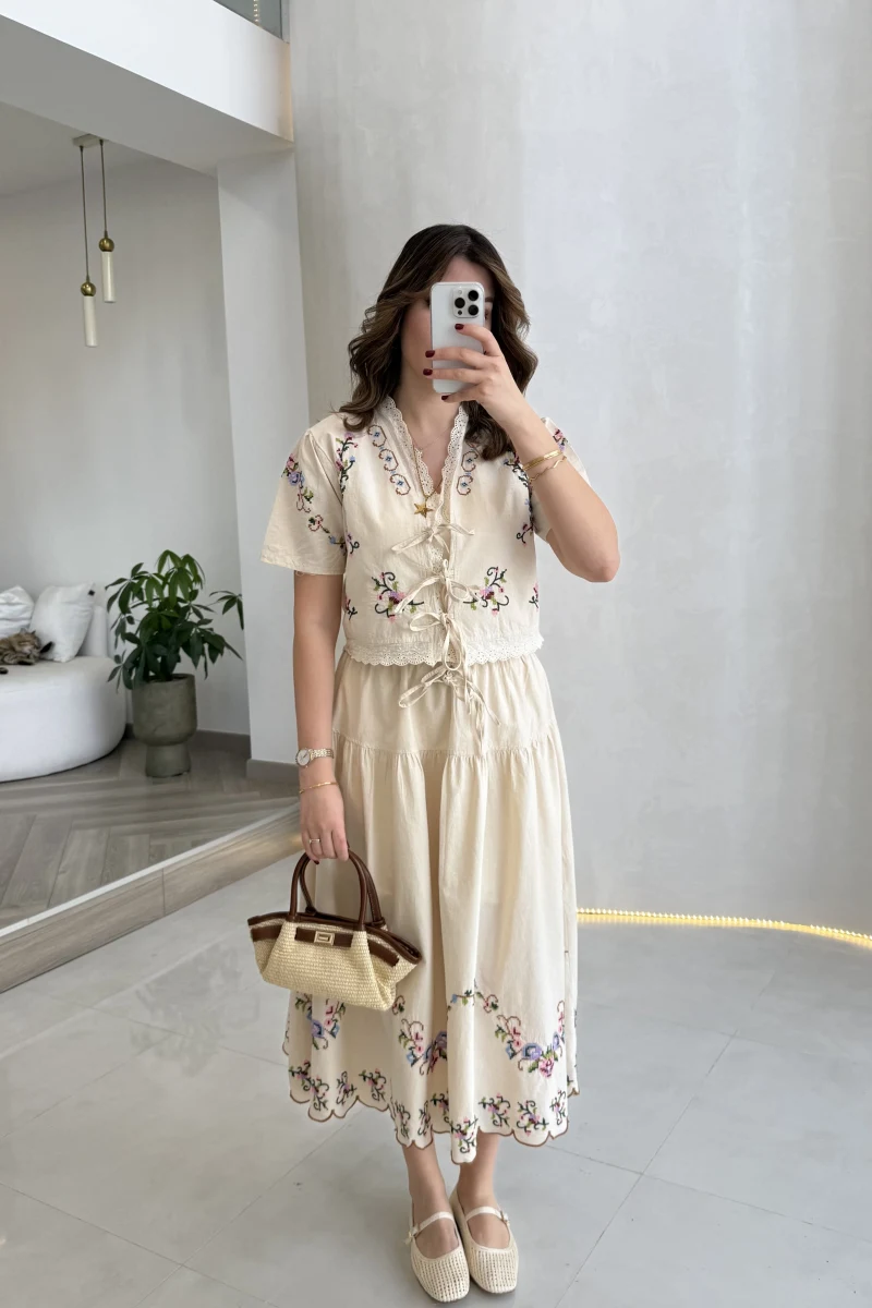 Renkli Nakış Kumaş Bluz Etek Takım - Bej