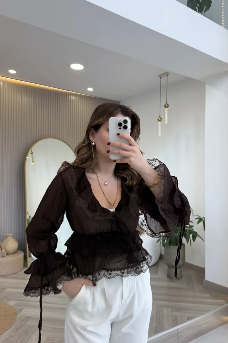 Sebastian Dantel Detay Fırfırlı Bluz - Kahverengi - Kod: 1075