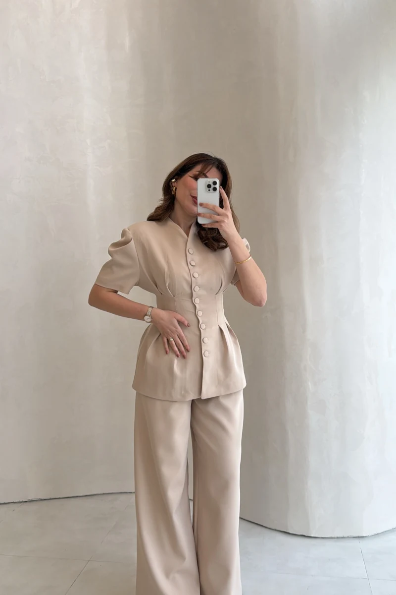 Noir Bel Detay Balon Kol Vatkalı Düğmeli Takım - Bej