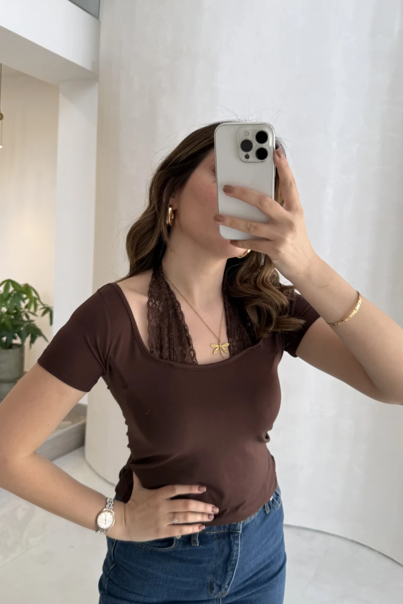 Dantel Boyundan Geçmeli Bluz - Kahverengi - Kod: 8570