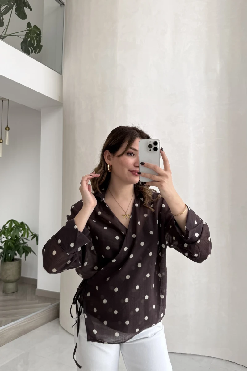 Beli Biyeli Puantiye Desen Gömlek Bluz - Kahverengi - Kod: 580938