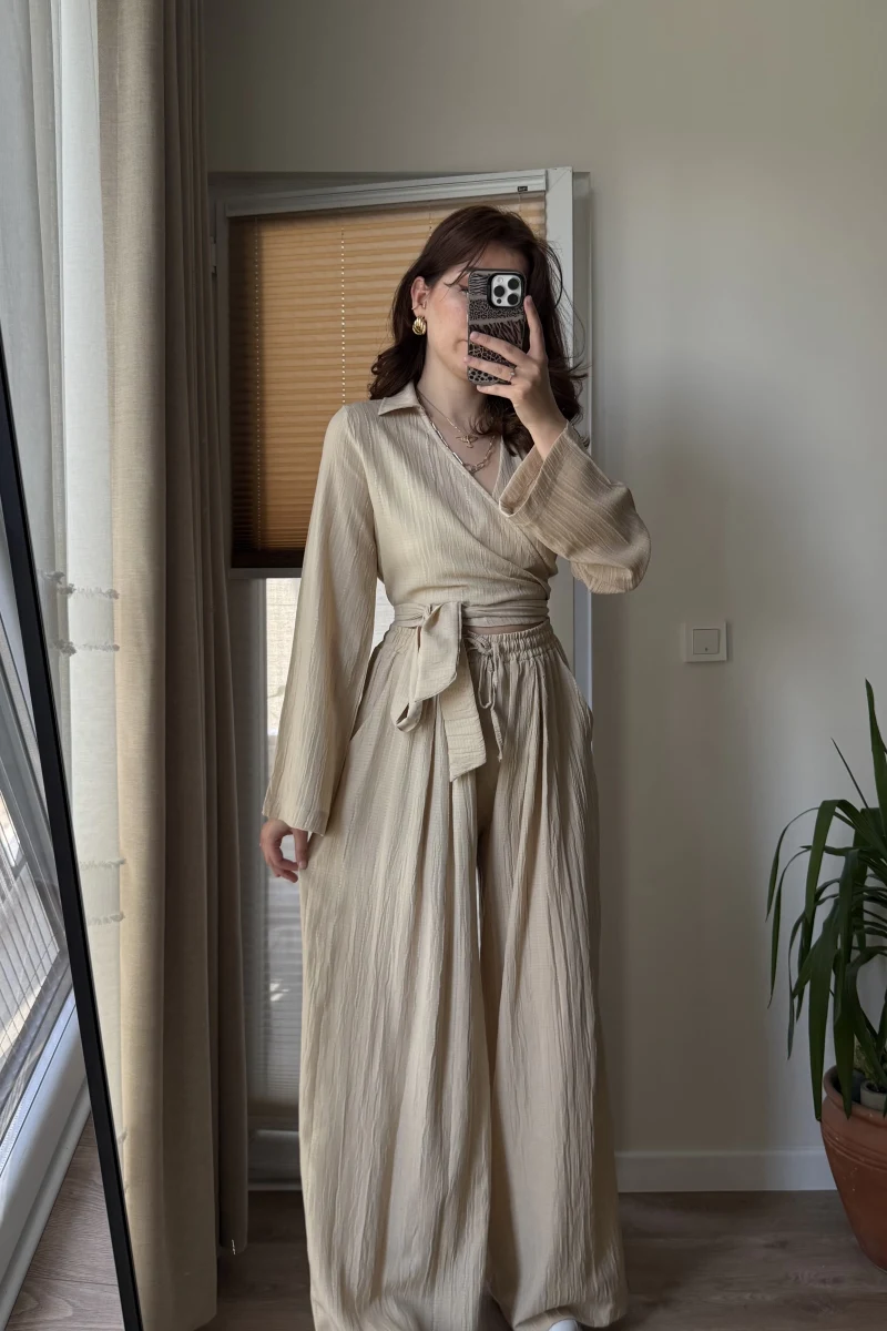 Amalfia Kısa Bağlamalı Gofre Takım Krem