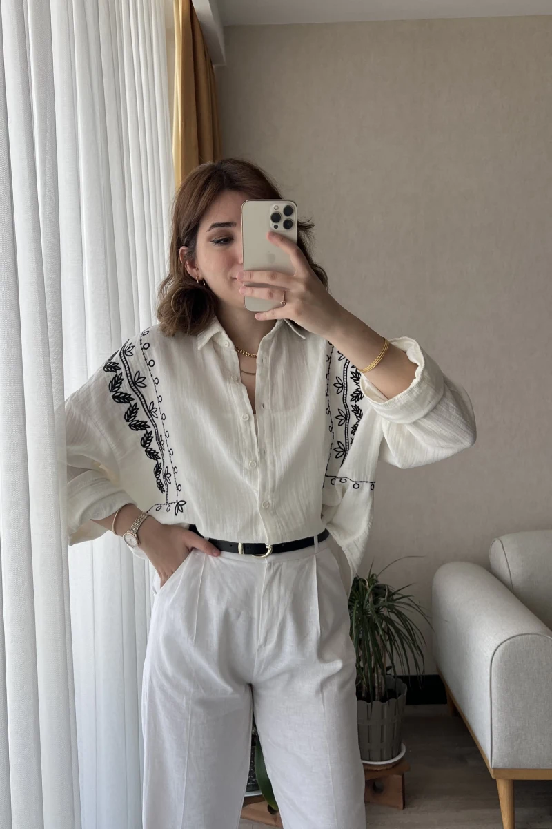 Aramis Nakış Detay Beyaz Gömlek