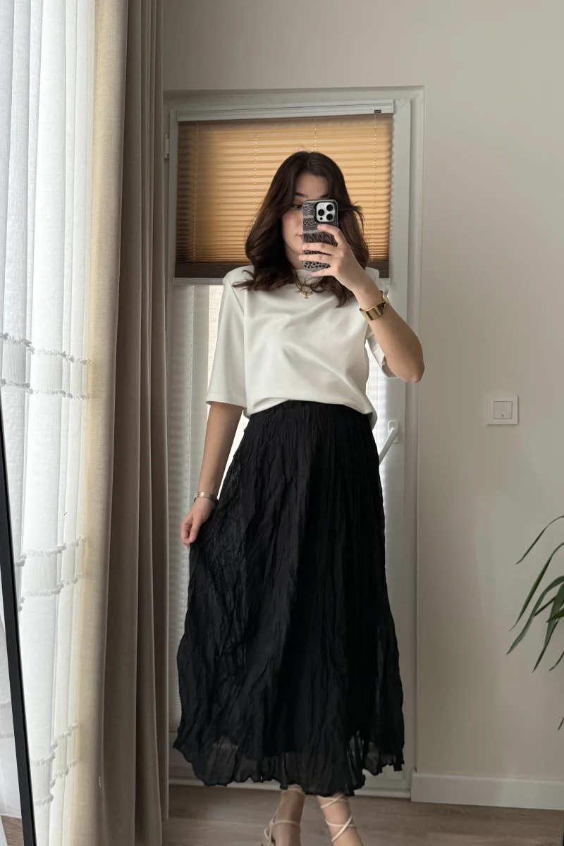 Astarlı Siyah Kloş Kırışık Etek