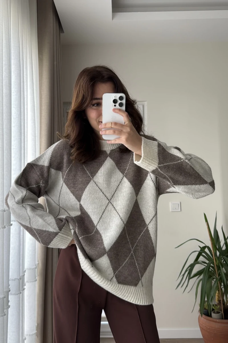 Baklava Desenli Kahverengi Kazak