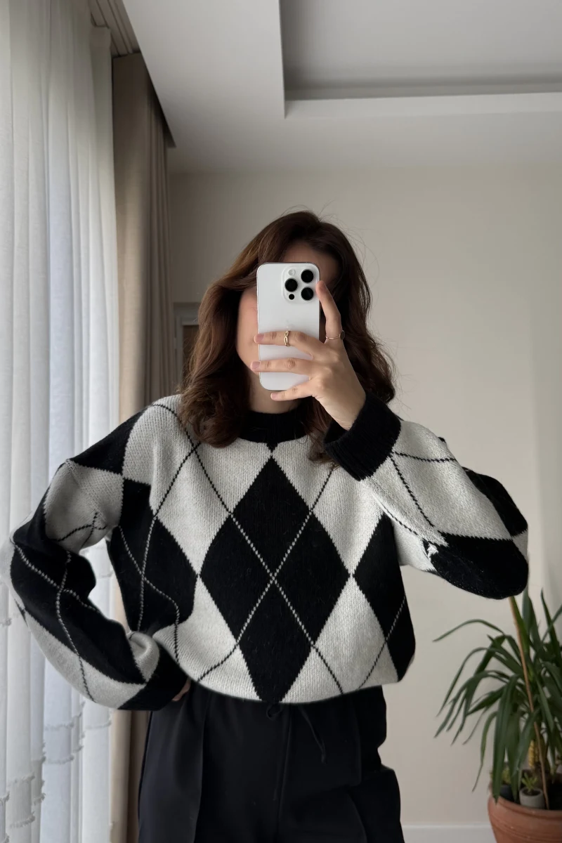 Baklava Desenli Siyah Kazak