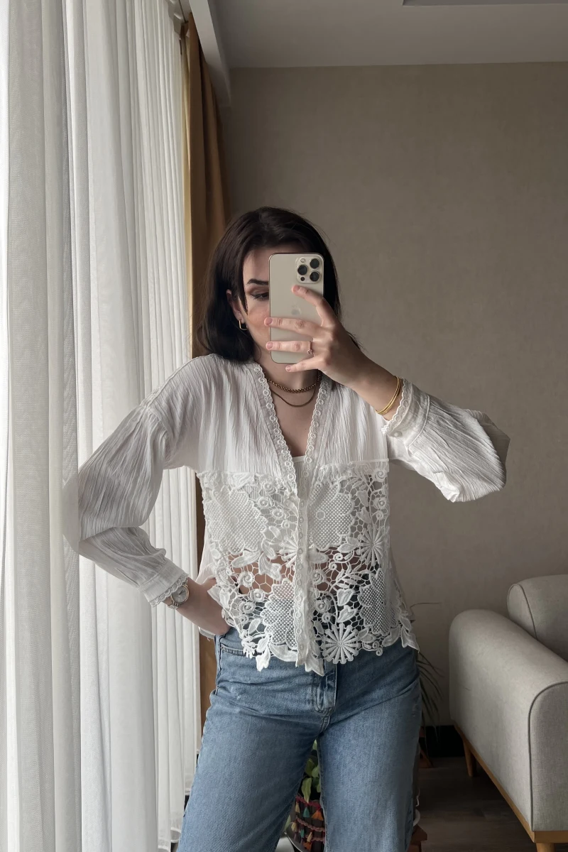 Beyaz Dantelli Gömlek