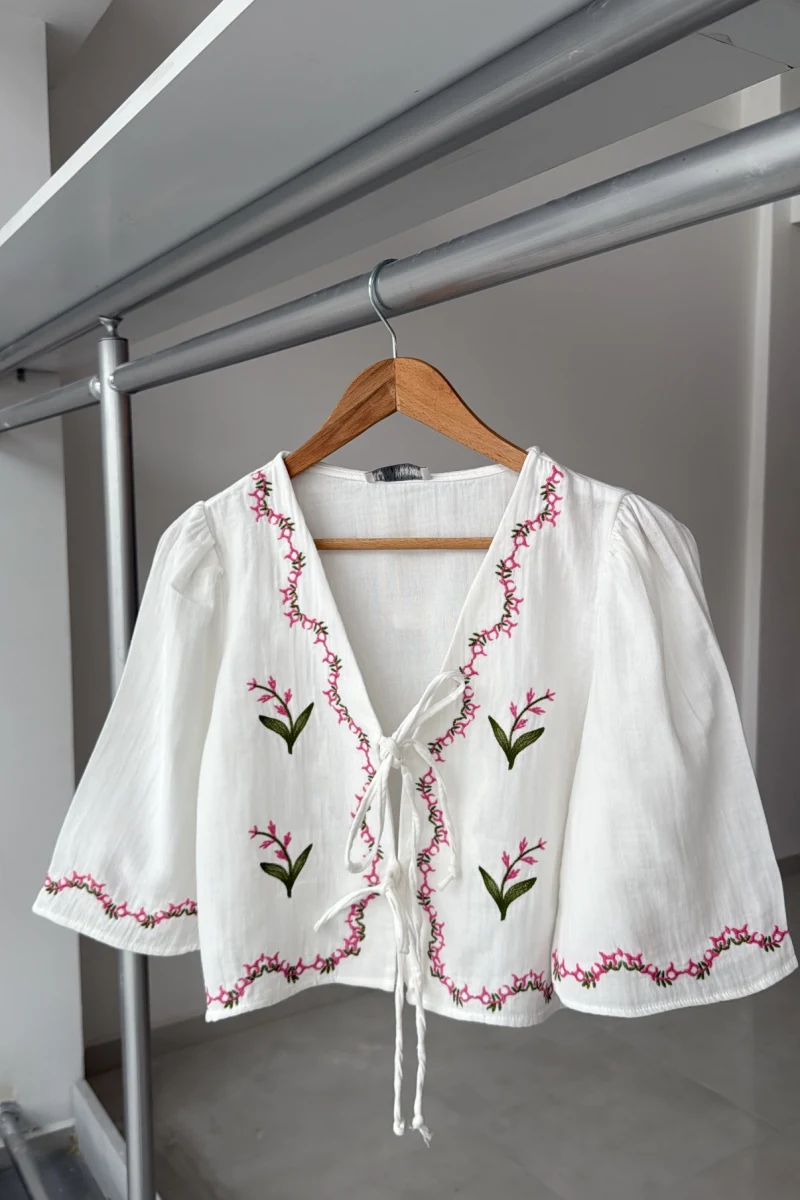 Bodrum Bluz Müslin Kumaş Nakış Detay - Beyaz