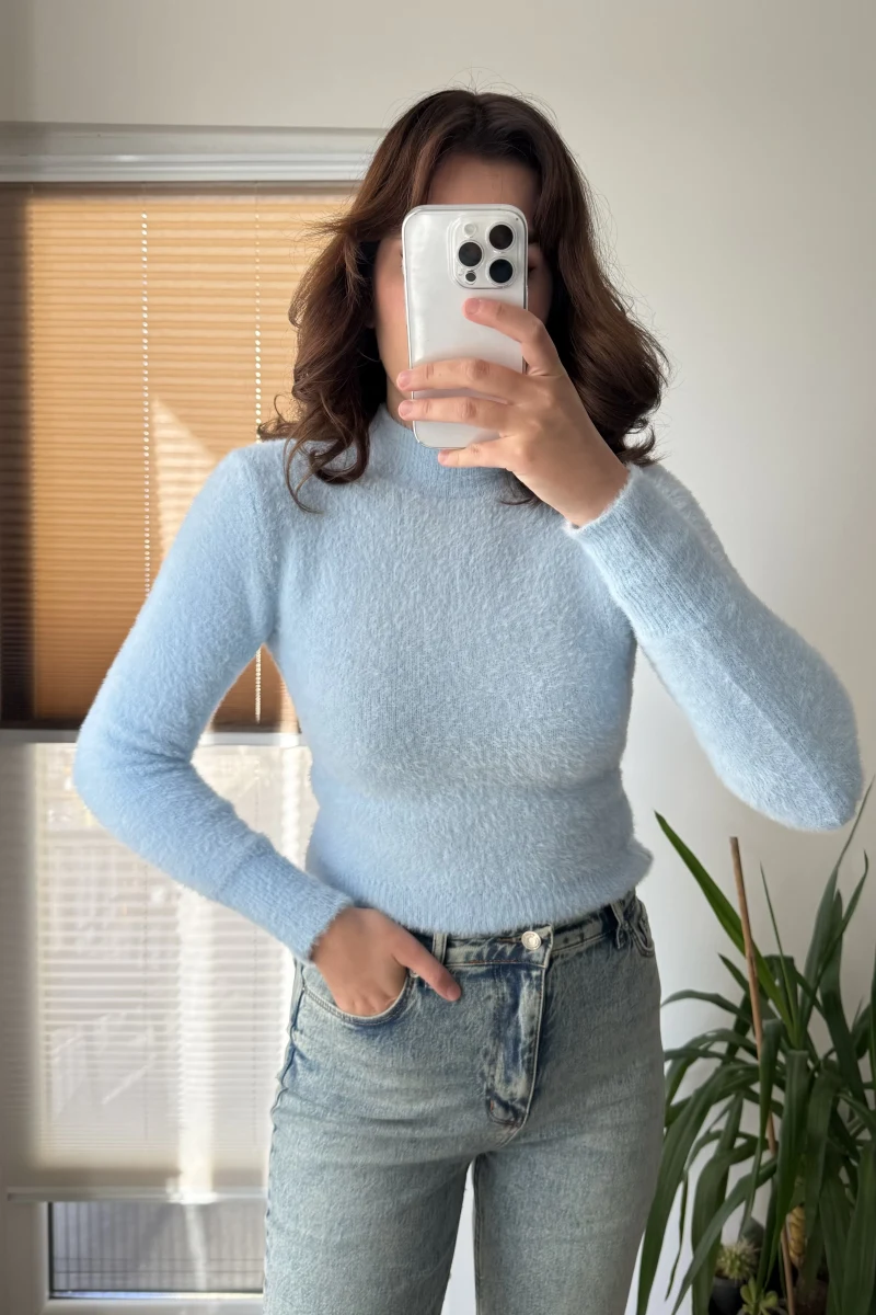 Boğazlı Yumoş Mavi Düz Kazak