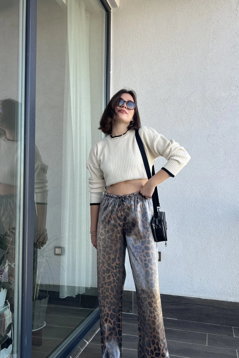 Bol Paça Saten Leoparlı Pantolon