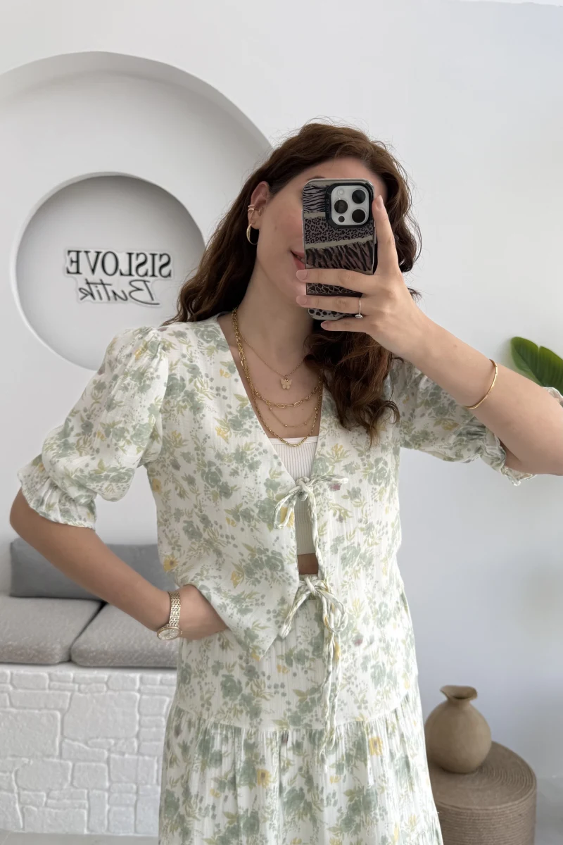 Bratislava Serisi Çiçekli Bluz - Yeşil - 1029