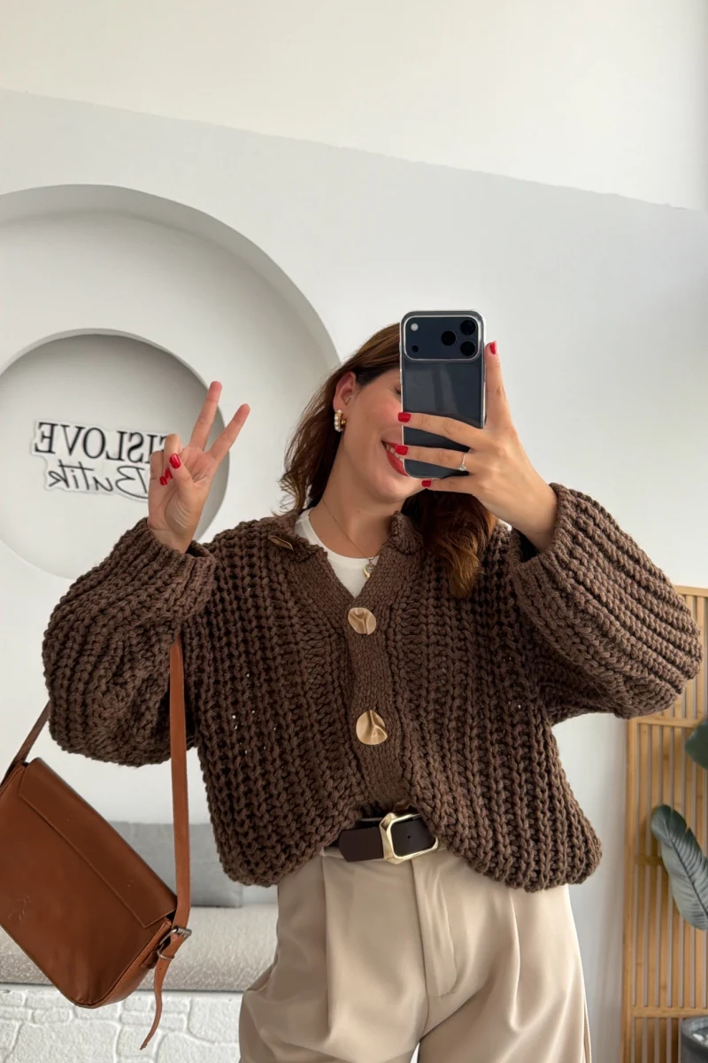 Büyük Düğmeli Örgü Hırka - Kahverengi