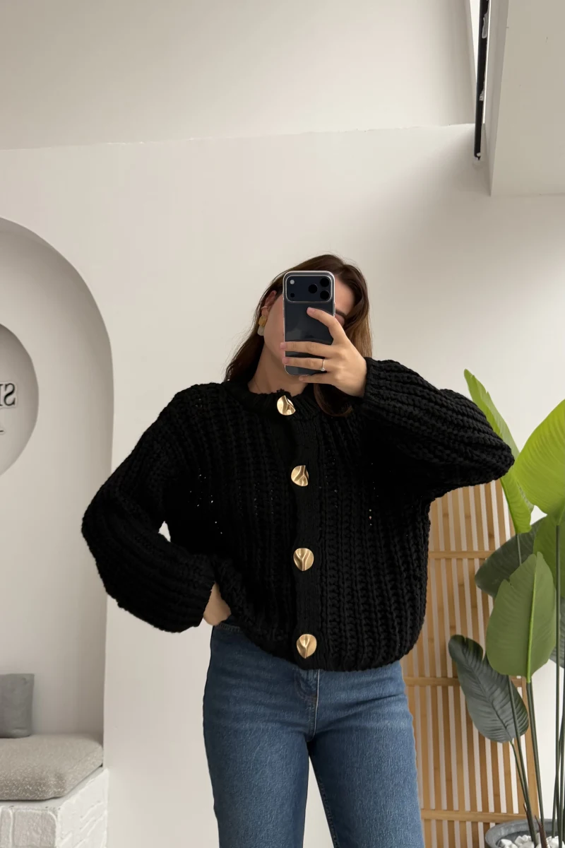 Büyük Düğmeli Örgü Hırka - Siyah