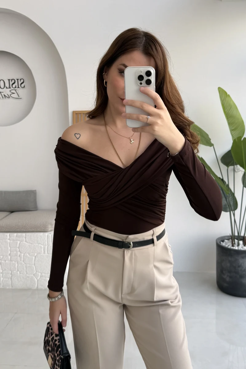 Büzgülü Çapraz Bluz - Acı Kahve