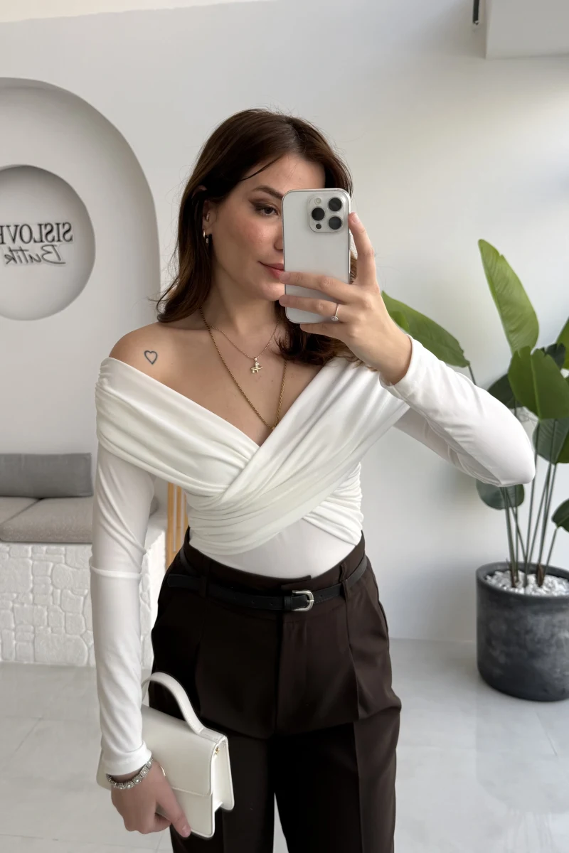 Büzgülü Çapraz Bluz - Beyaz