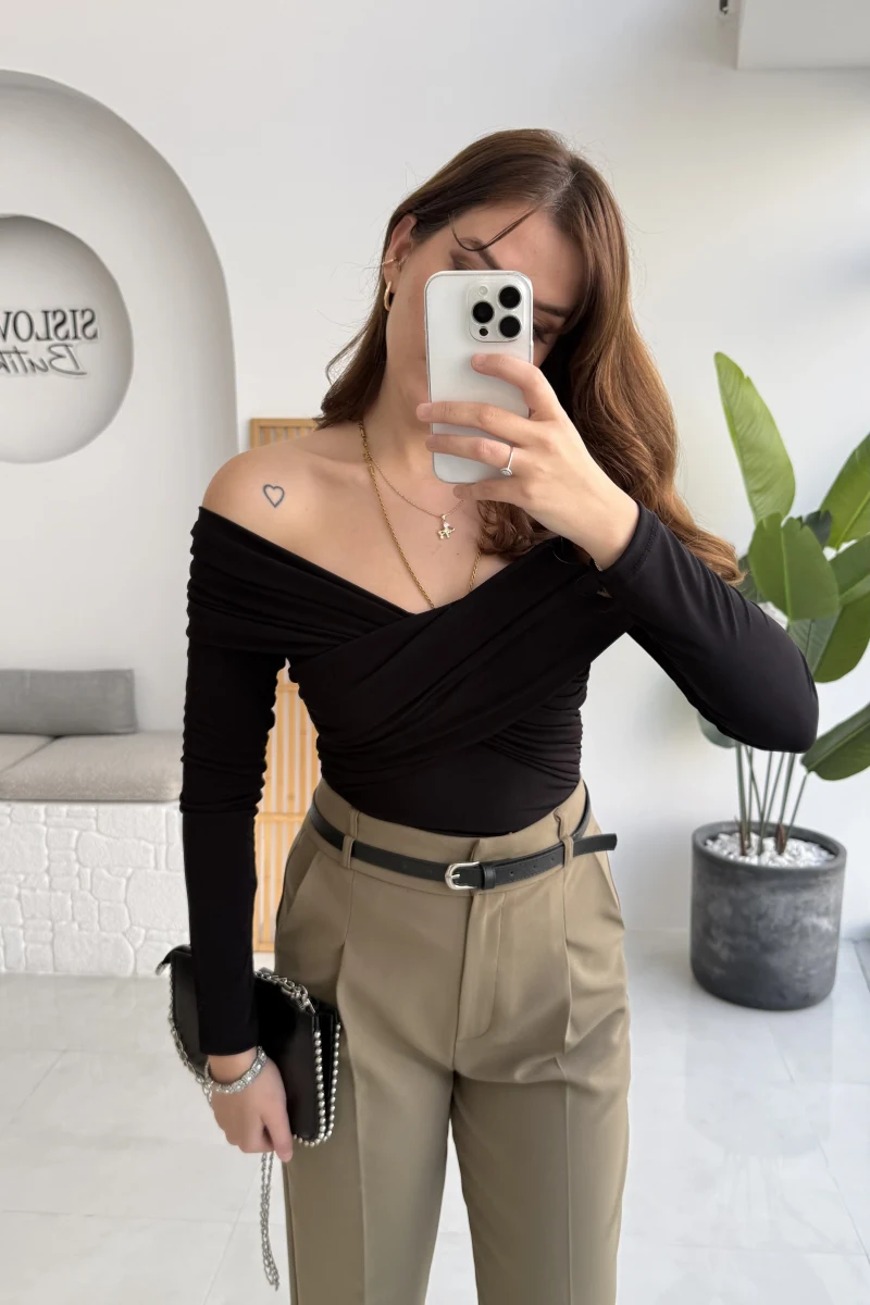 Büzgülü Çapraz Bluz - Siyah