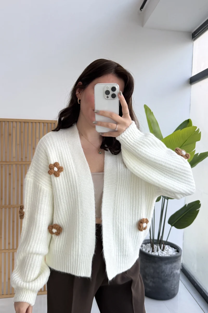 Çiçekli Hırka Ekru