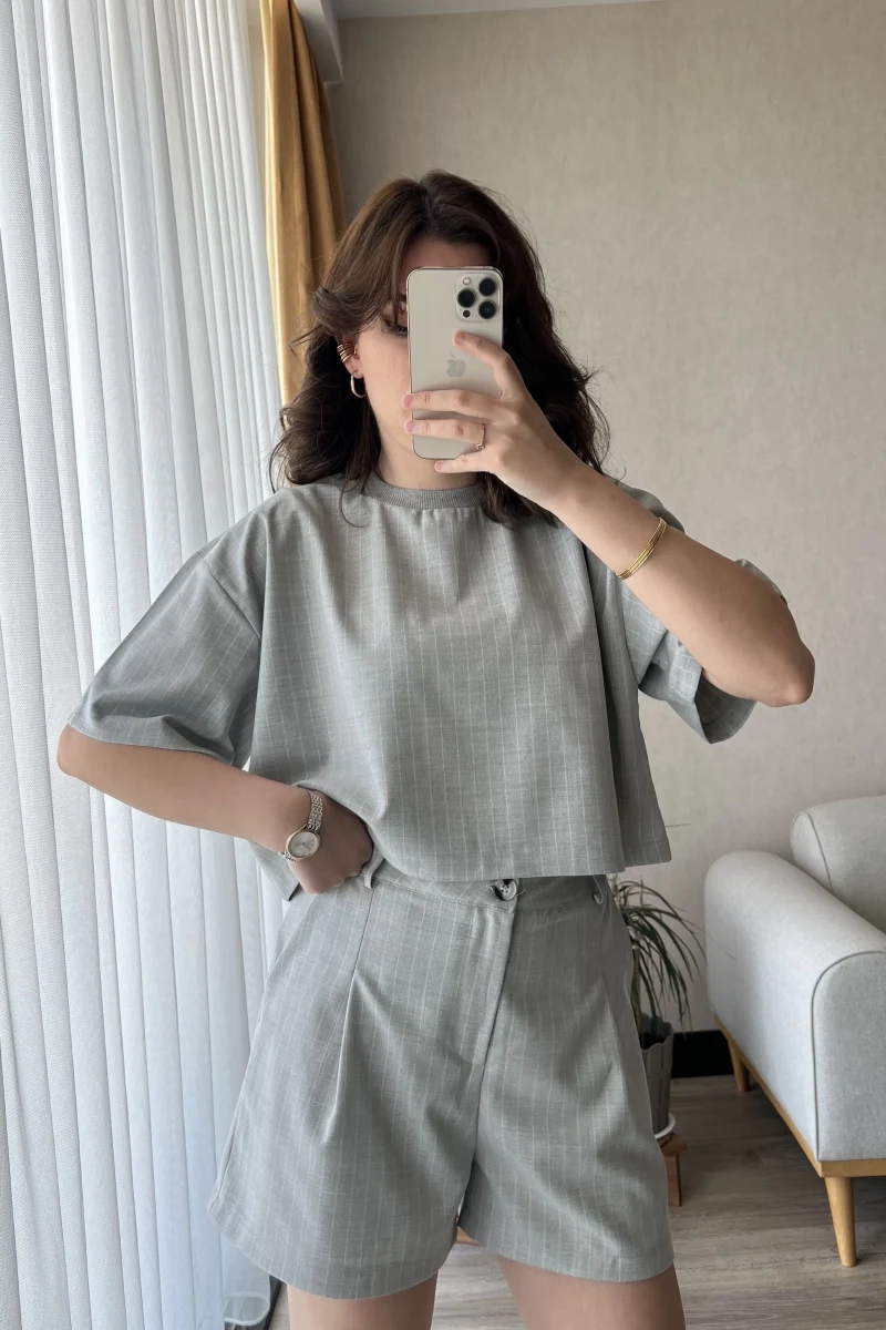 Çizgili Şortlu Takım Açık Gri