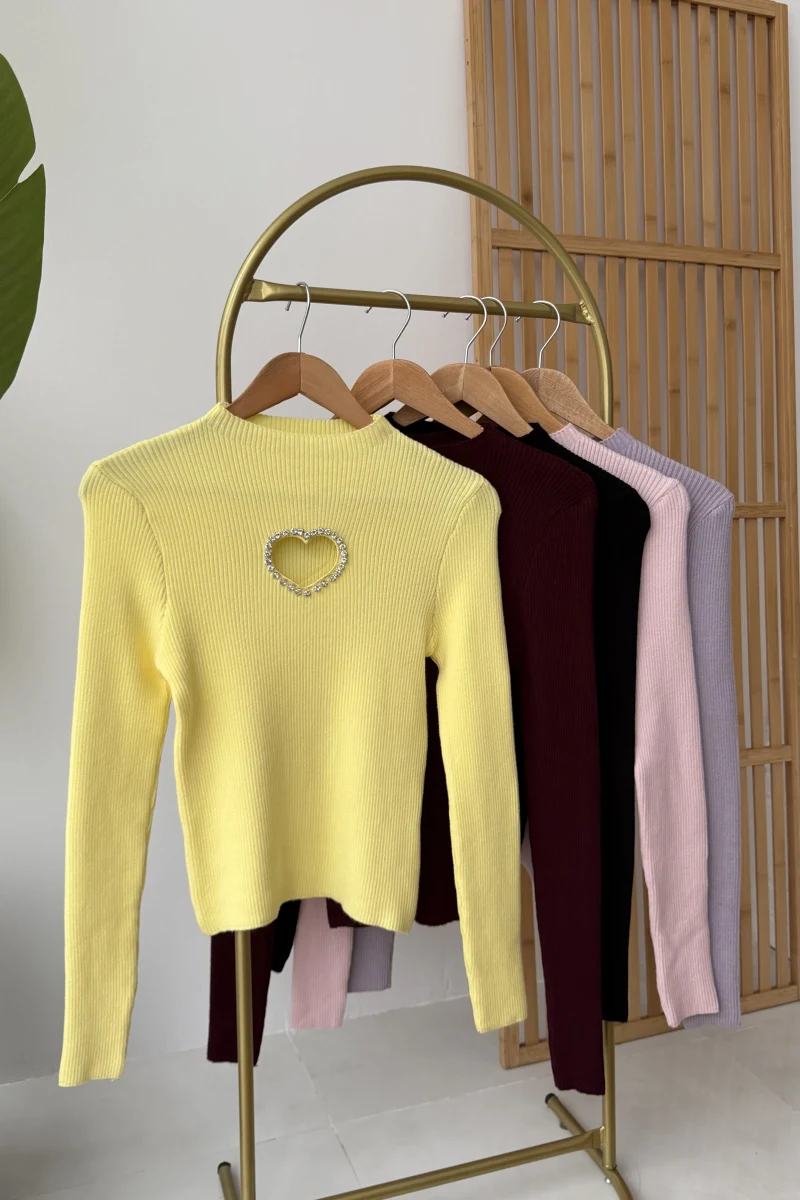 Dekolteli Kalp Detay Taşlı Triko Body - Sarı - Kod: 4810