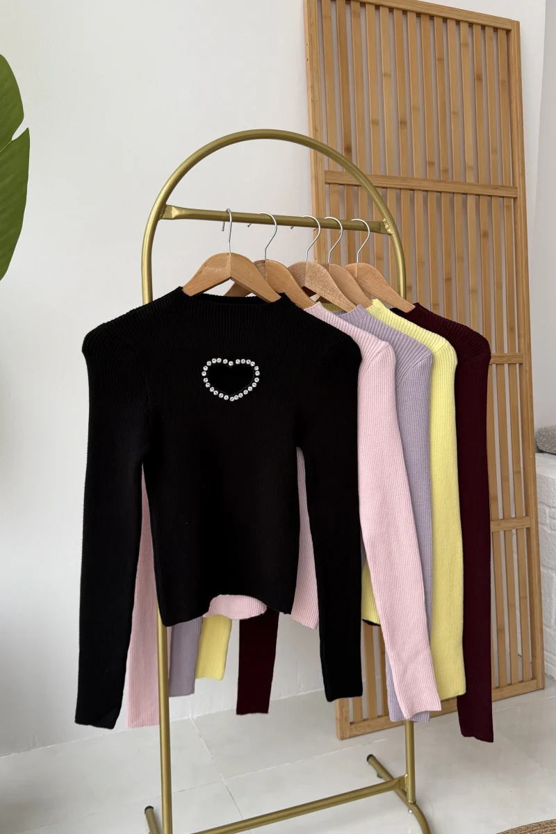 Dekolteli Kalp Detay Taşlı Triko Body - Siyah - Kod: 4810