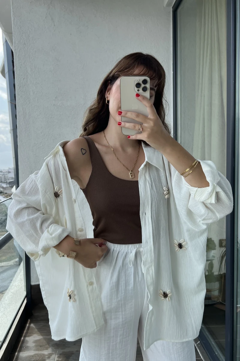 Deniz Kabuklu Beyaz Gömlek