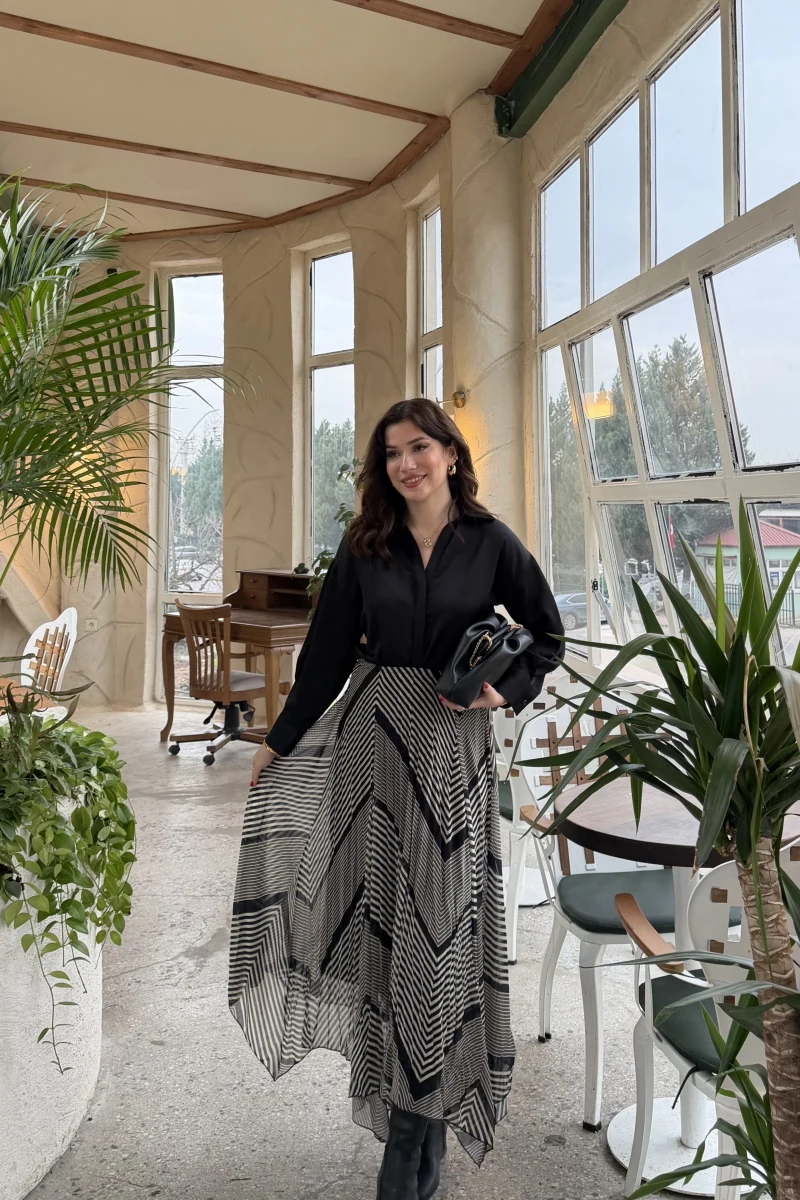 Diana Çizgili Asimetrik Kesim Şifon Etek - Siyah - Kod: 3373