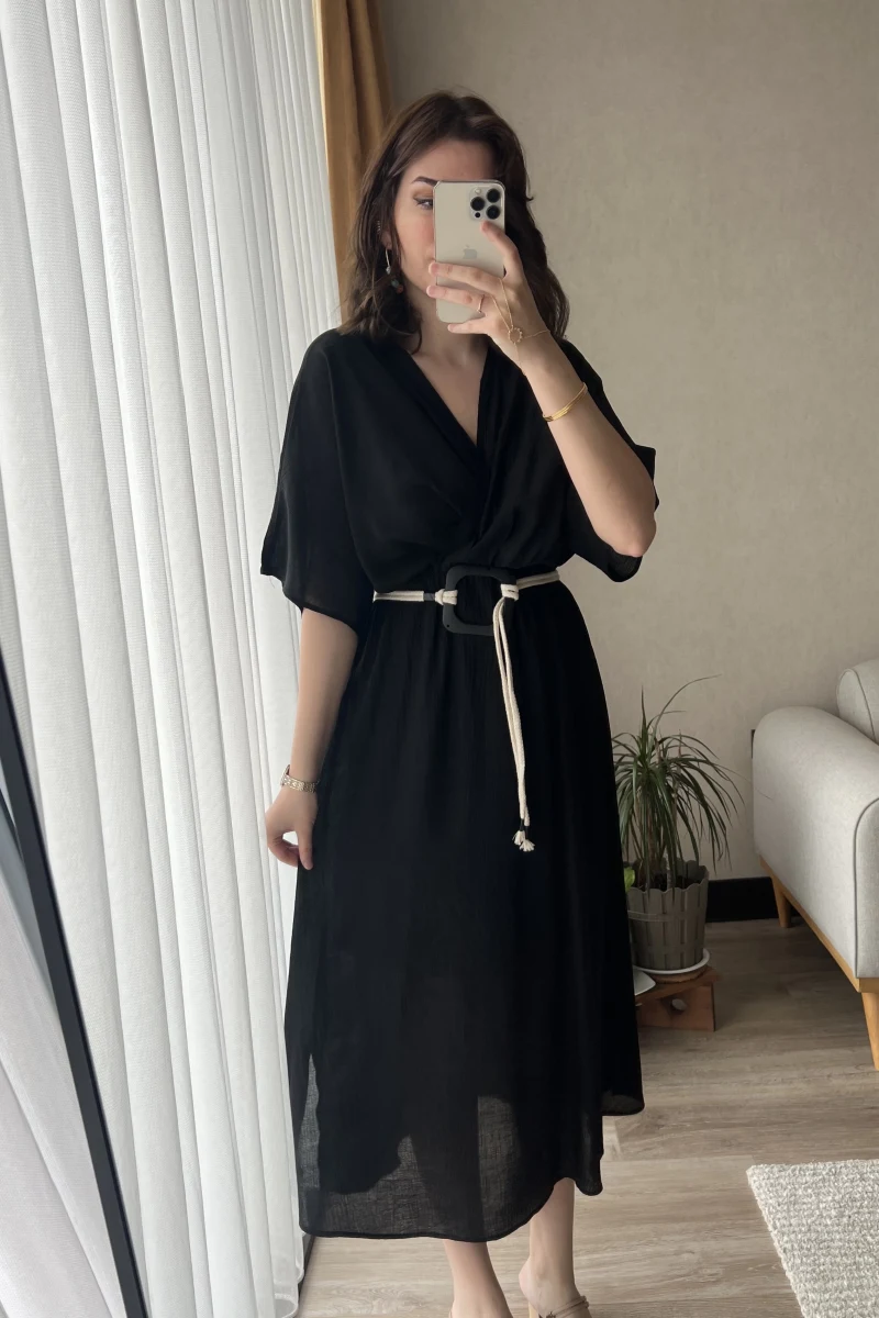 Diana V Yaka Kemerli Siyah Elbise